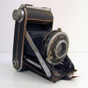 vintage Welta pop-out camera